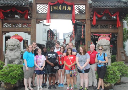 美國學生代表團走訪椒江校區(qū)