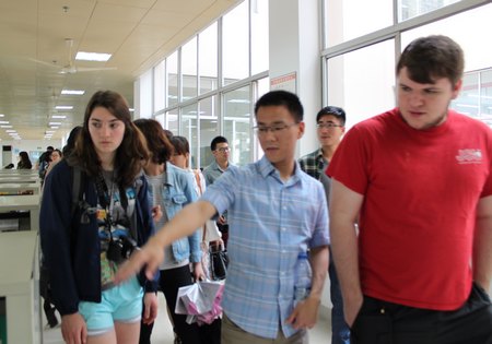 美國學(xué)生代表團(tuán)參與中國傳統(tǒng)文化體驗(yàn)課程