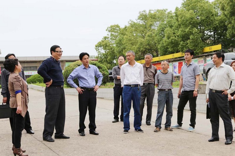 校領(lǐng)導(dǎo)一行到東校區(qū)視察調(diào)研