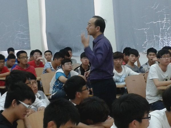 機(jī)電學(xué)院舉辦專業(yè)交流會(huì)推進(jìn)學(xué)風(fēng)建設(shè)