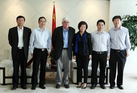 劉春紅副校長會見英國曼徹斯特大學(xué)材料學(xué)院院長保羅•奧布萊恩教授