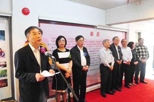 讓藝術創新惠及大眾——東華大學絲網花精品展開幕 吳靜芳教授15載傳播時尚技藝(圖)