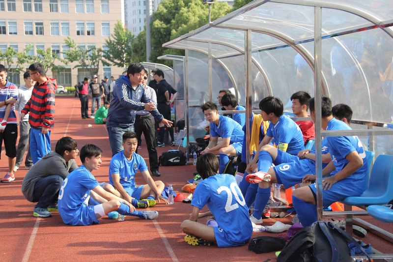東華賽場上演“德比”大戰 東華大學足球隊1:0勝出