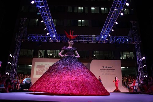 點贊!“高大上”的服裝創意設計大賽