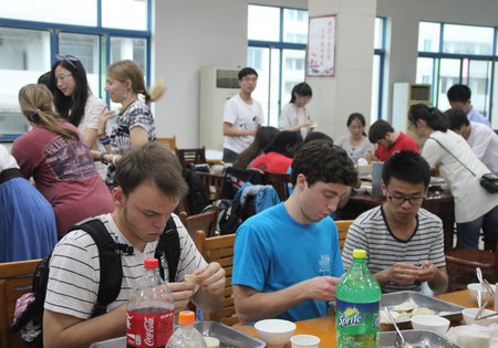 美國訪學代表團師生品中國民俗話惜別情誼