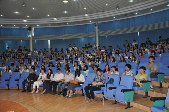 管理學(xué)院召開2013年寒假社會(huì)實(shí)踐表彰、2014年暑假社會(huì)實(shí)踐動(dòng)員大會(huì)