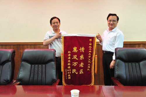 三萬工作隊(duì)駐點(diǎn)鎮(zhèn)村回訪湖北工業(yè)大學(xué)