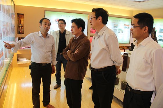 校領導在生藥學院調研時要求:勇于開拓敢于創新 為學校發展做出新貢獻