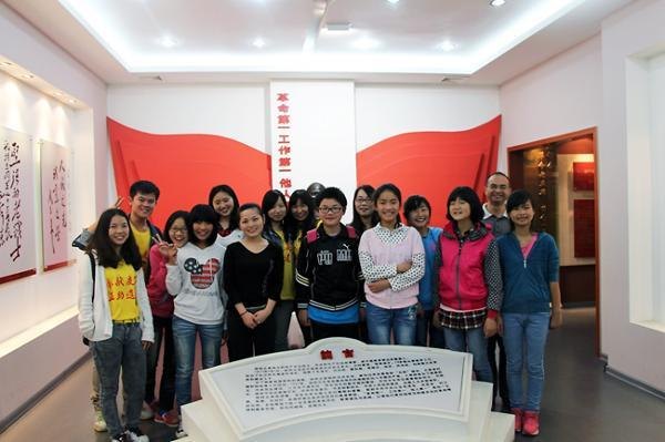 7名汩羅貧困學(xué)生來(lái)長(zhǎng)沙師范學(xué)校參觀 感受大學(xué)氛圍