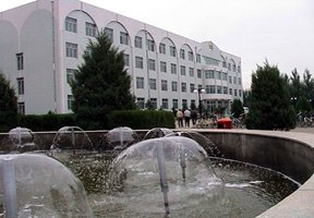 新疆醫科大學厚博學院圖片